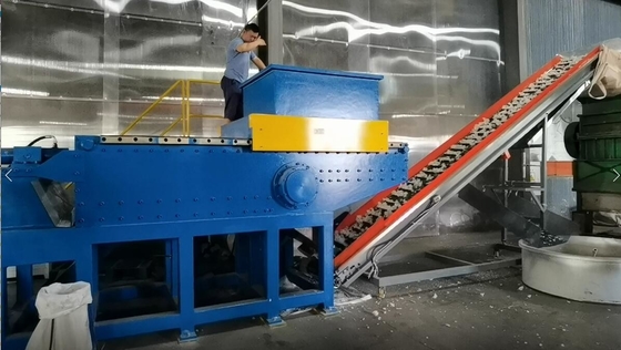 سعر جيد XRM Series HDPE PC Plastic Lumps Shredder الحد الأدنى لحجم الإخراج 20 مم عالي الفعالية الانترنت